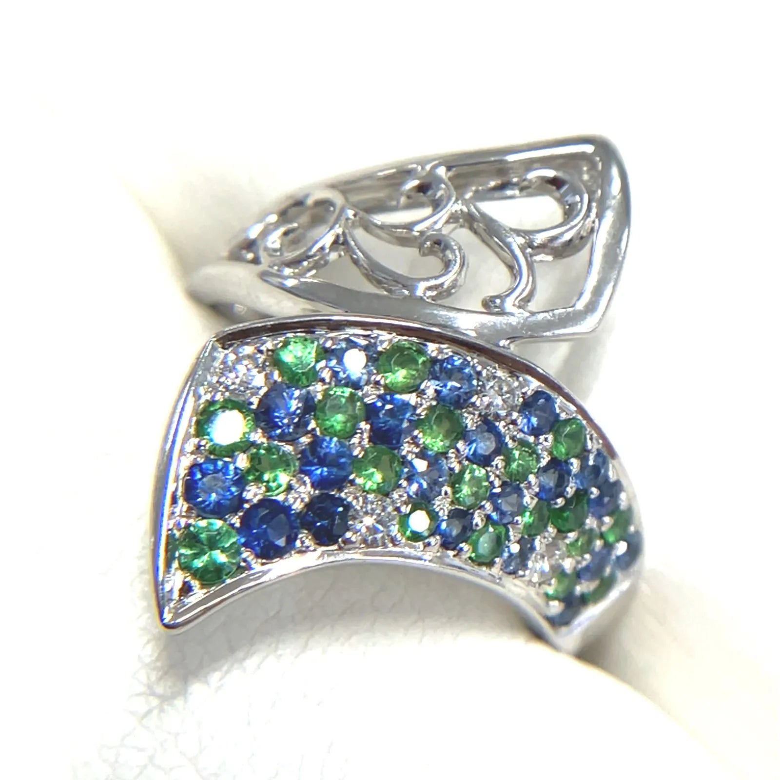 サファイヤ　グリーンガーネット　唐草模様　ホワイトゴールド　K18WG